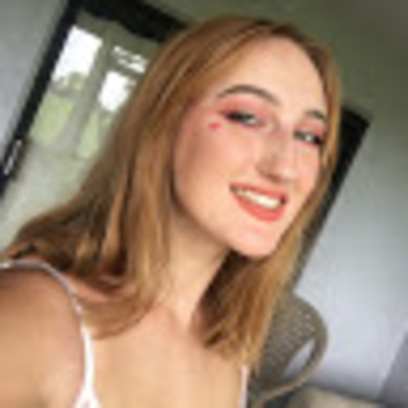 Meet your Posher, Erika - Picture 1 of 1